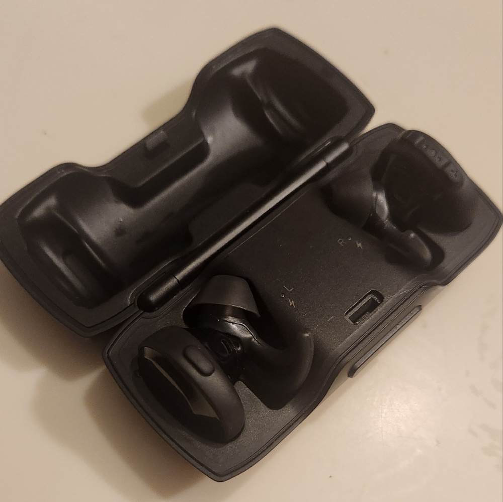 Bose Black Wireless Earbuds with Charging Case